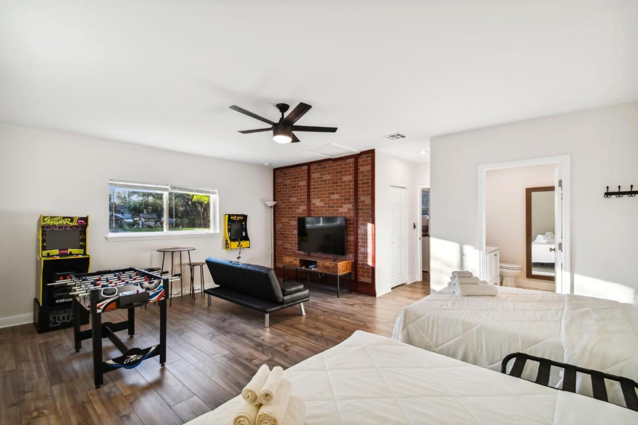Plush Sheets, Games!, Huge Backyard, Massage Chair Tampa Buitenkant foto