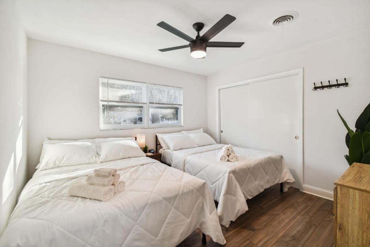 Plush Sheets, Games!, Huge Backyard, Massage Chair Tampa Buitenkant foto