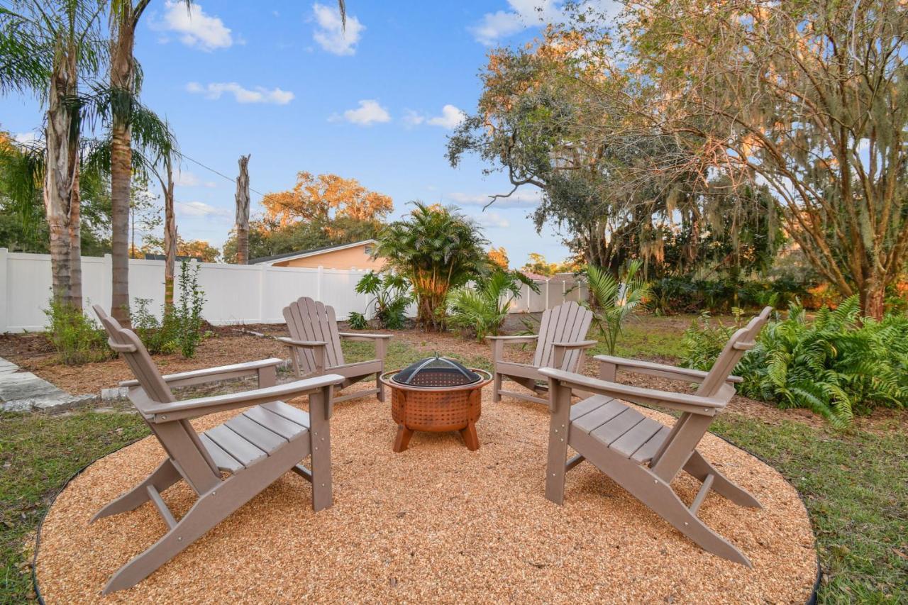 Plush Sheets, Games!, Huge Backyard, Massage Chair Tampa Buitenkant foto