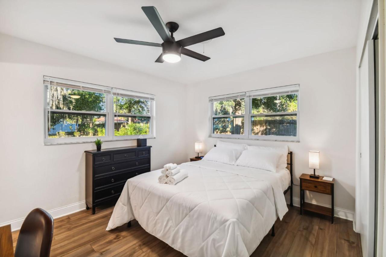 Plush Sheets, Games!, Huge Backyard, Massage Chair Tampa Buitenkant foto