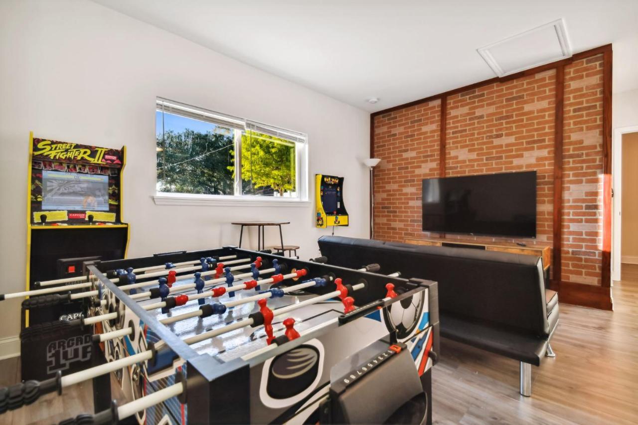 Plush Sheets, Games!, Huge Backyard, Massage Chair Tampa Buitenkant foto